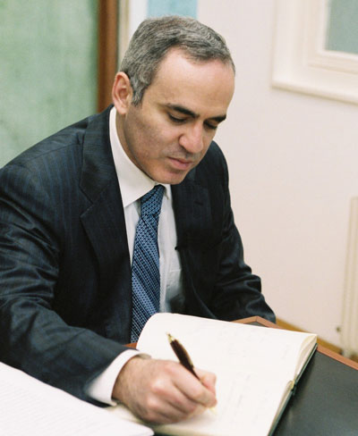 [تصویر:  Kasparovg%20%286%29.jpg]