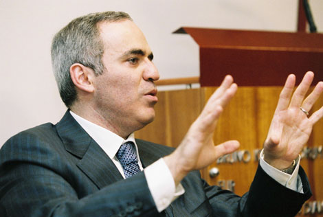 [تصویر:  Kasparovg%20%287%29.jpg]
